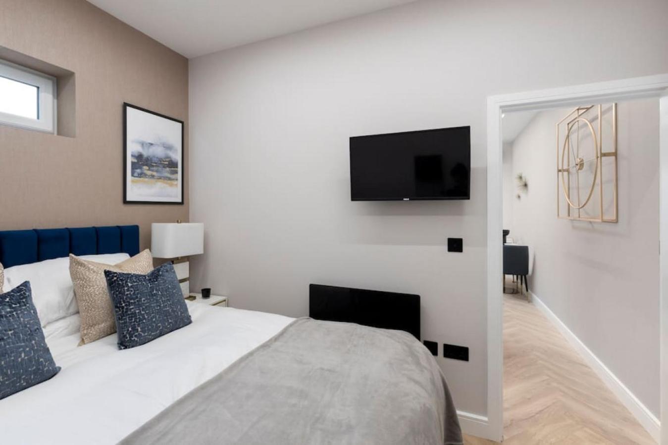 Appartamento 5 Star Accommodation, 2 Minutes To Brent Cross Station Londra