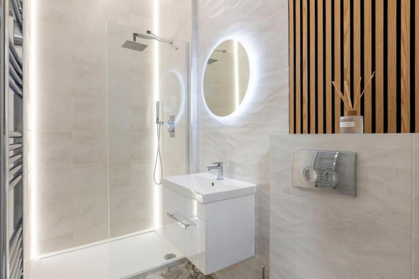 5 Star Accommodation, 2 Minutes To Brent Cross Station Appartamento *
