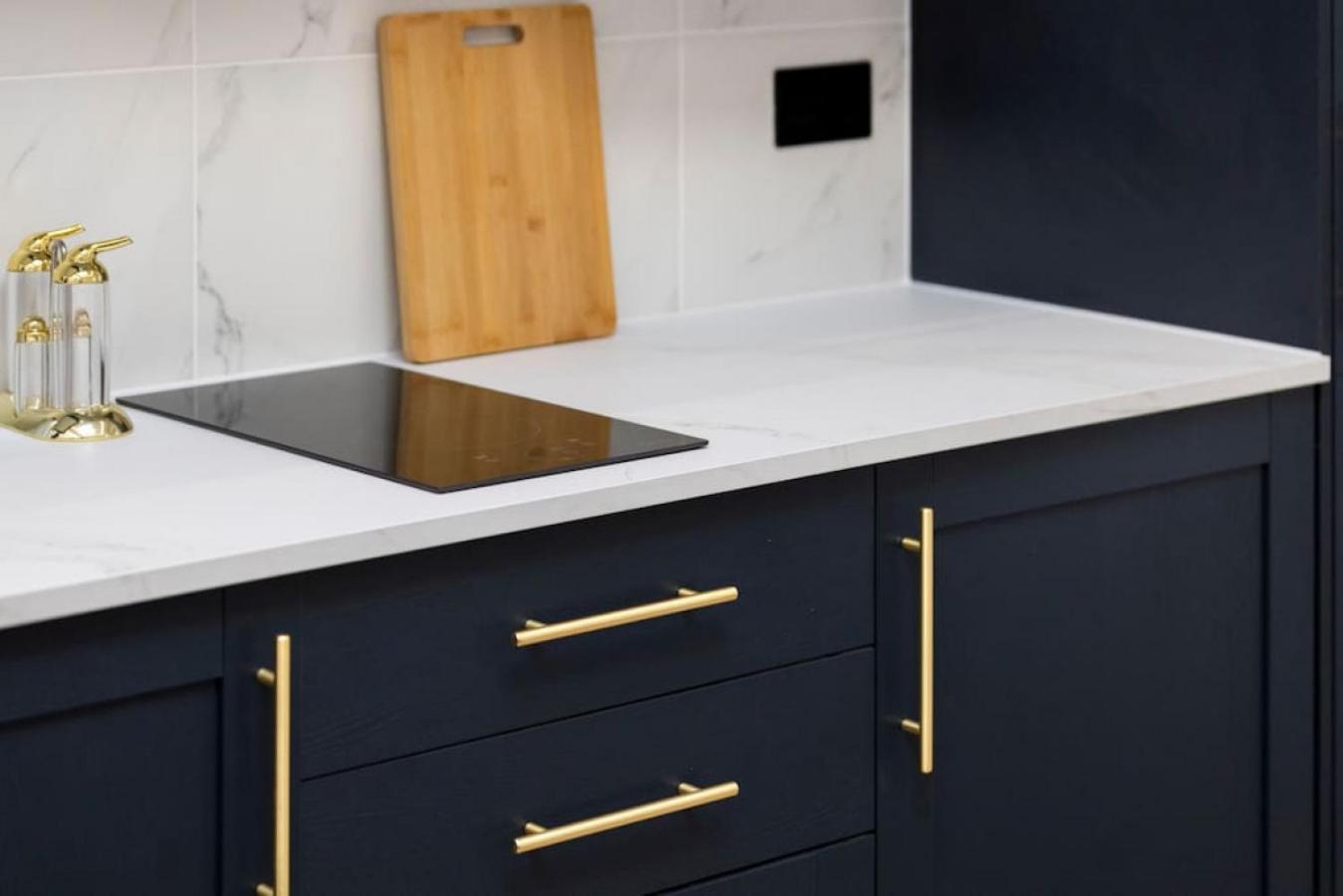 5 Star Accommodation, 2 Minutes To Brent Cross Station *