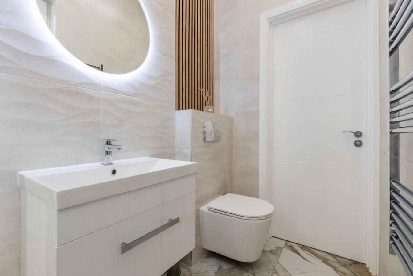 5 Star Accommodation, 2 Minutes To Brent Cross Station