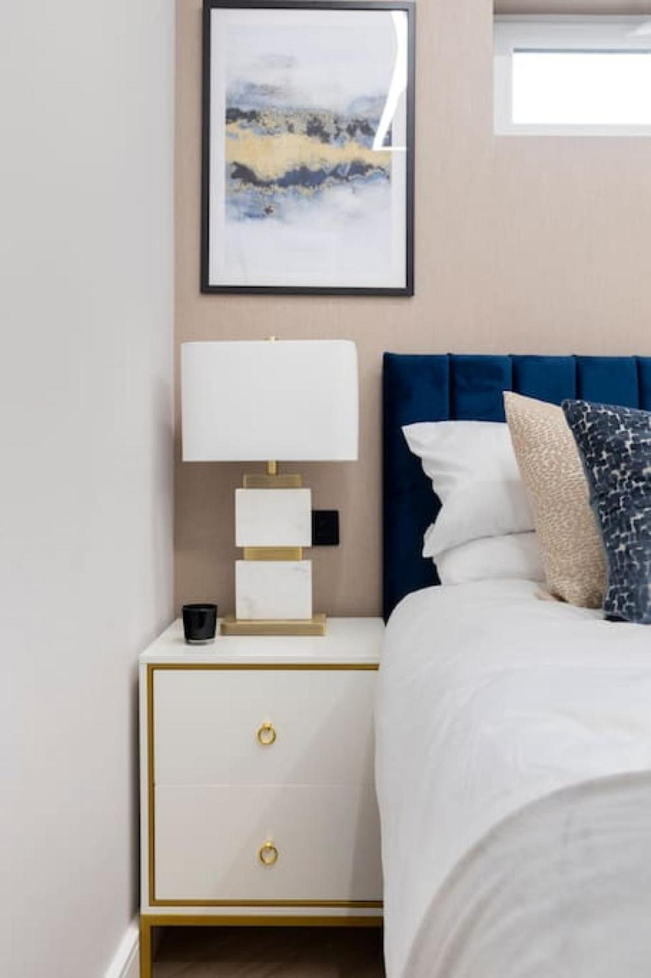 5 Star Accommodation, 2 Minutes To Brent Cross Station Appartamento Londra